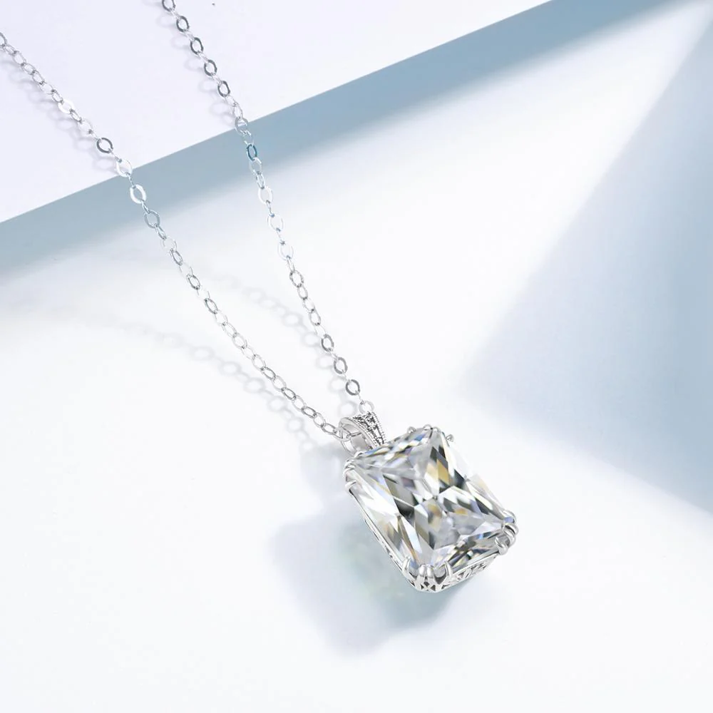 l'Amulette Loyale Moissanite pendant (14k Solid Gold) - Image 3