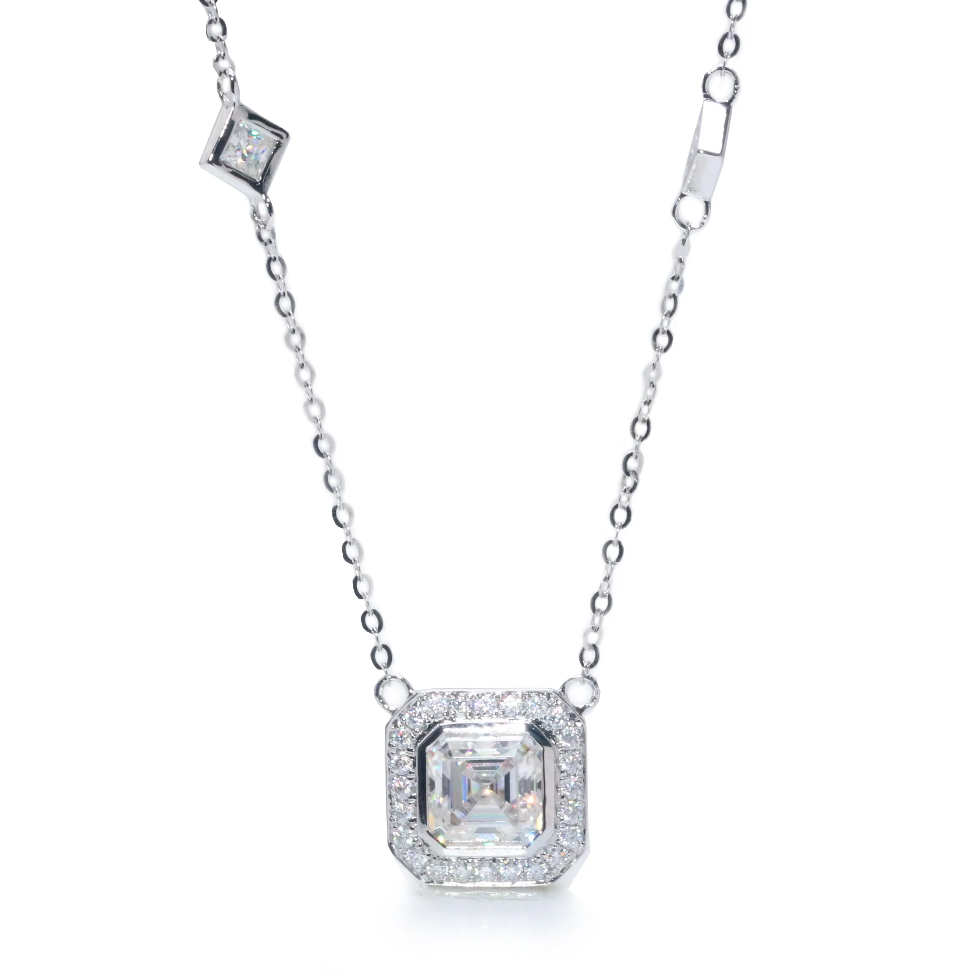 The Diligent Hum Moissanite Necklace (14k Solid Gold) - Image 3
